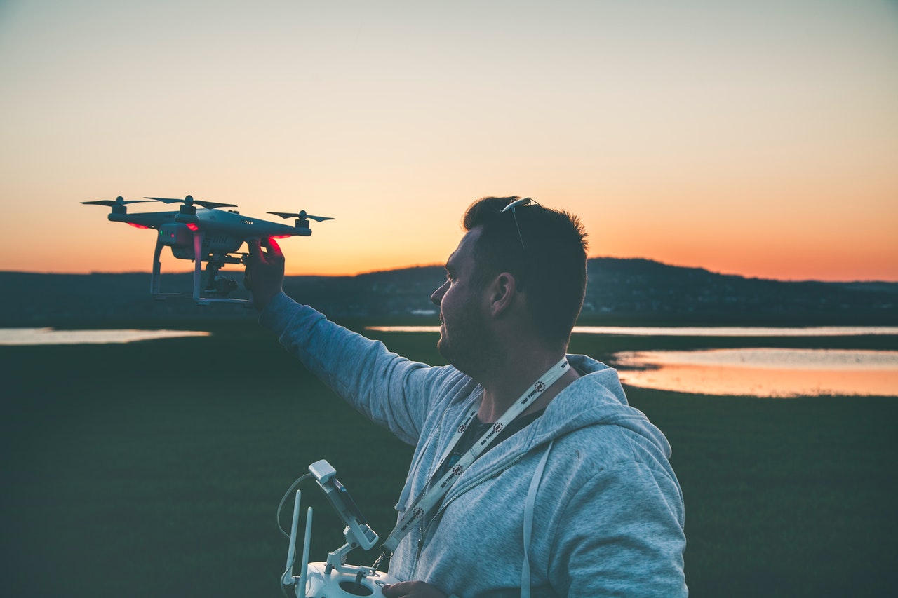 Szeroki wybór dronów