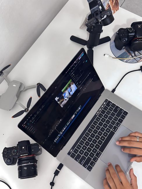 Kreatywne Pomysły na Montaż Filmów Lotniczych – Inspiracje i Trendy 2026